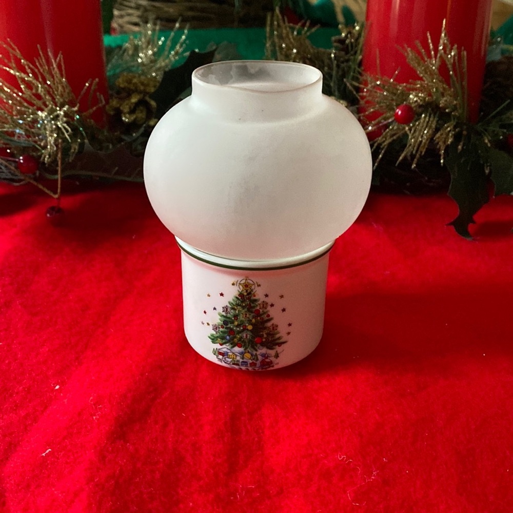 Salem's Fine China Mini-hurricane lamp
